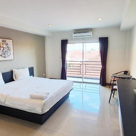 B Space Residence Nong Prue Luaran gambar