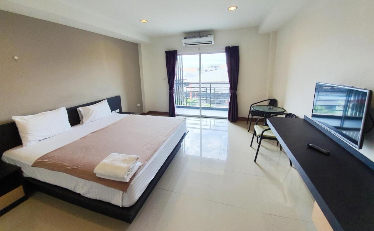 B Space Residence Nong Prue Luaran gambar