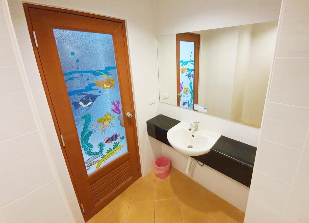 B Space Residence Nong Prue Luaran gambar