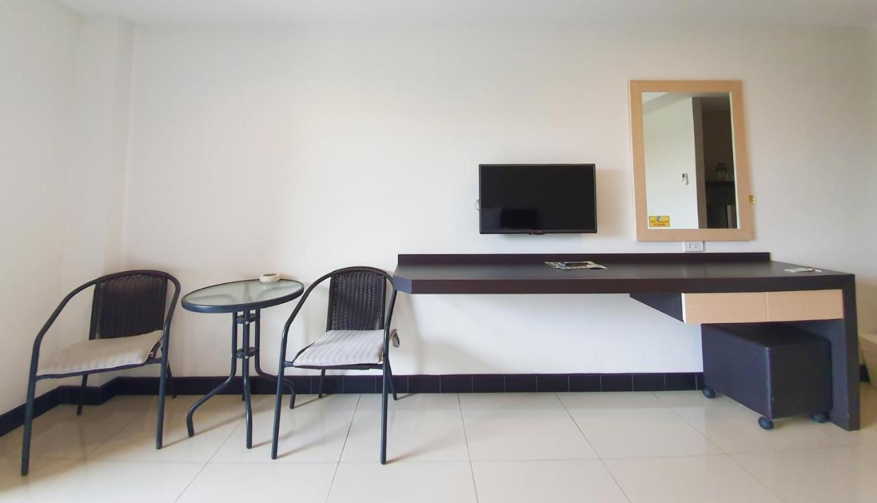 B Space Residence Nong Prue Luaran gambar