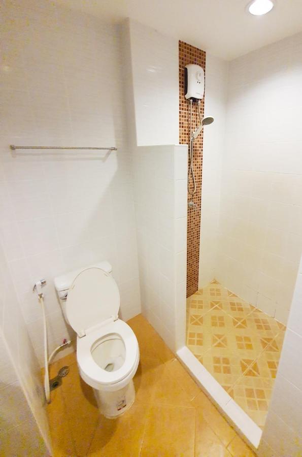 B Space Residence Nong Prue Luaran gambar