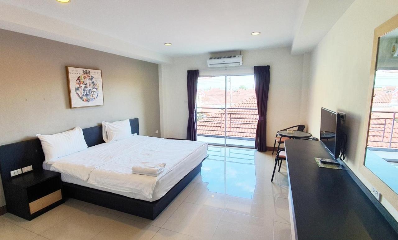 B Space Residence Nong Prue Luaran gambar
