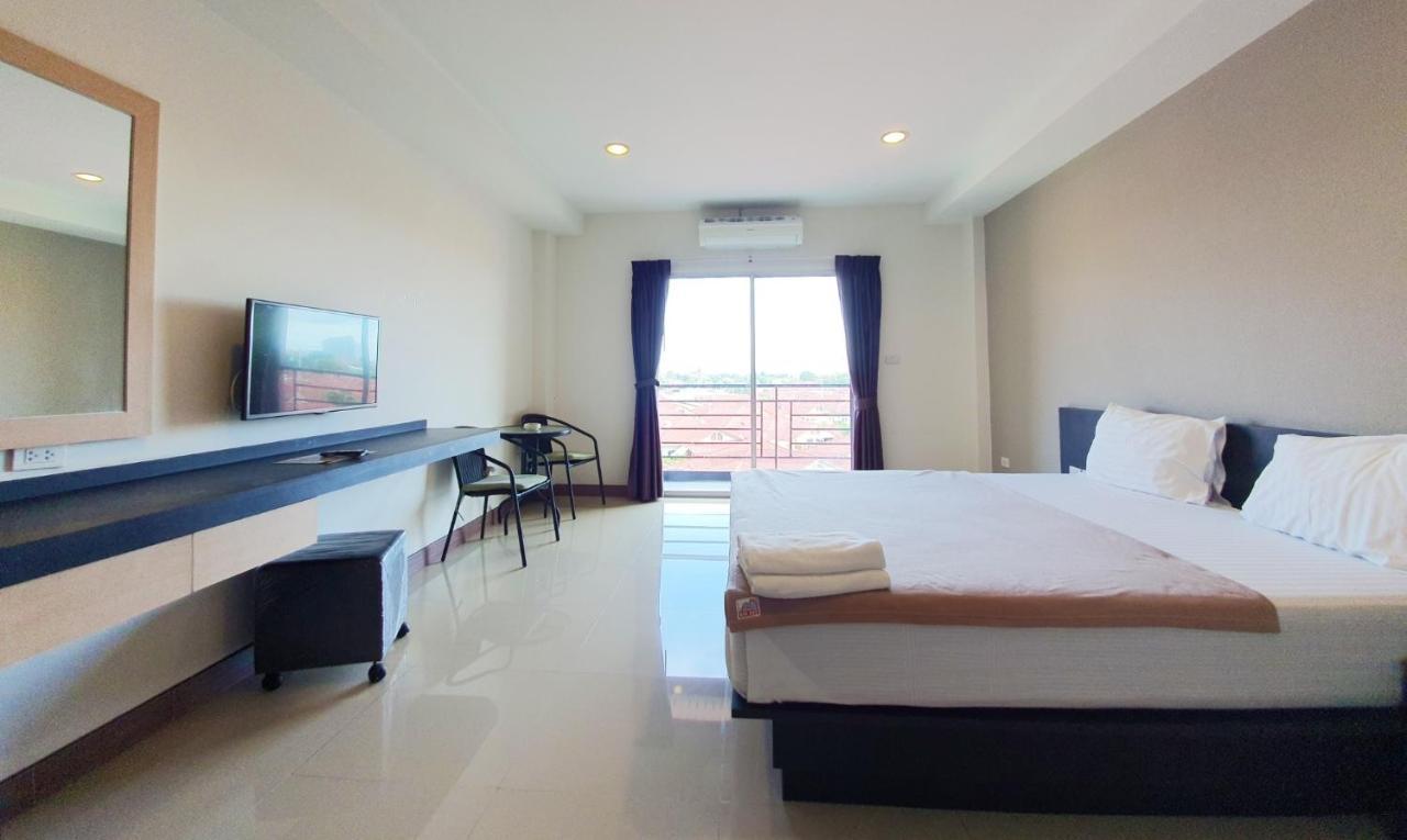 B Space Residence Nong Prue Luaran gambar