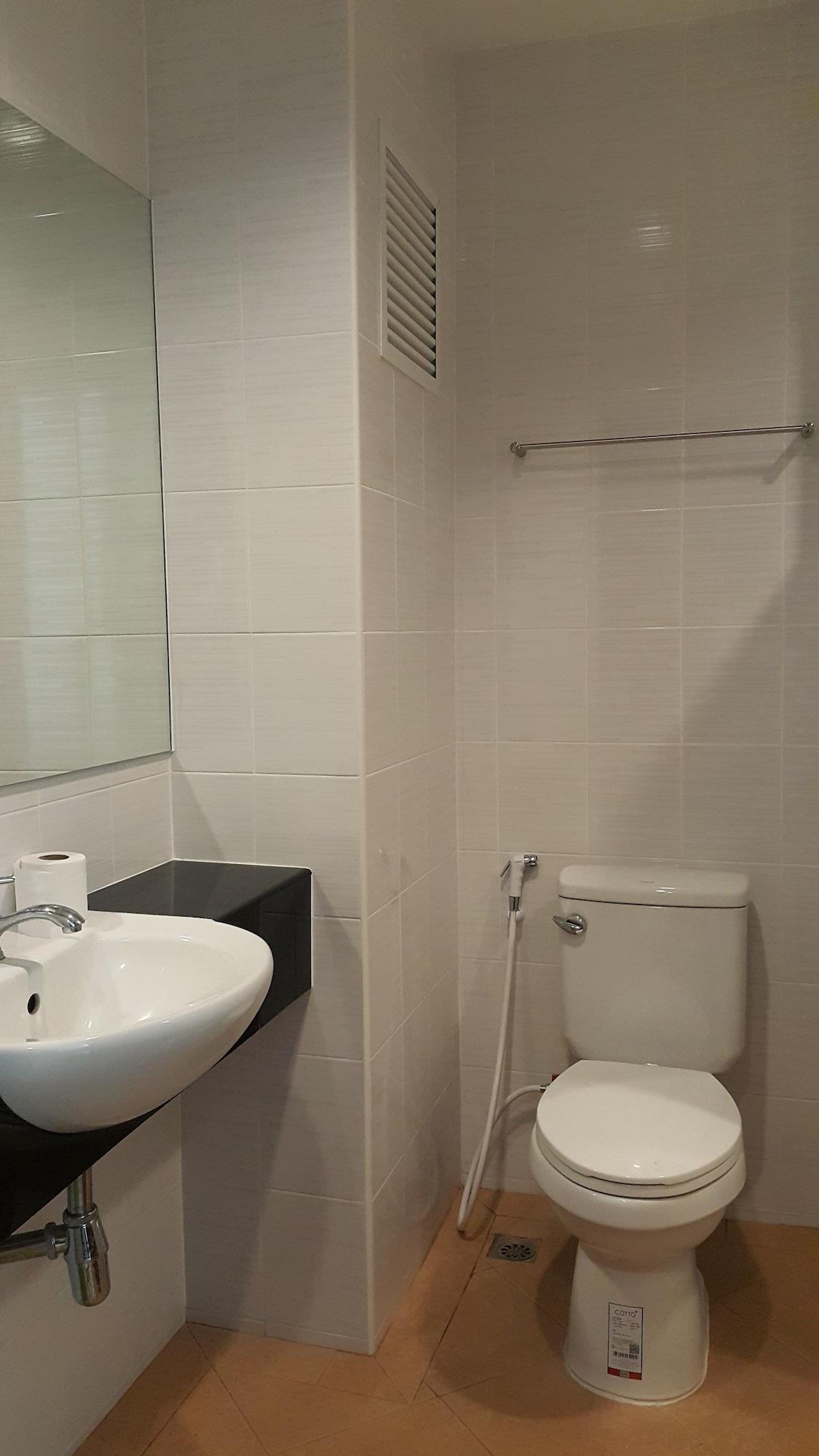 B Space Residence Nong Prue Luaran gambar