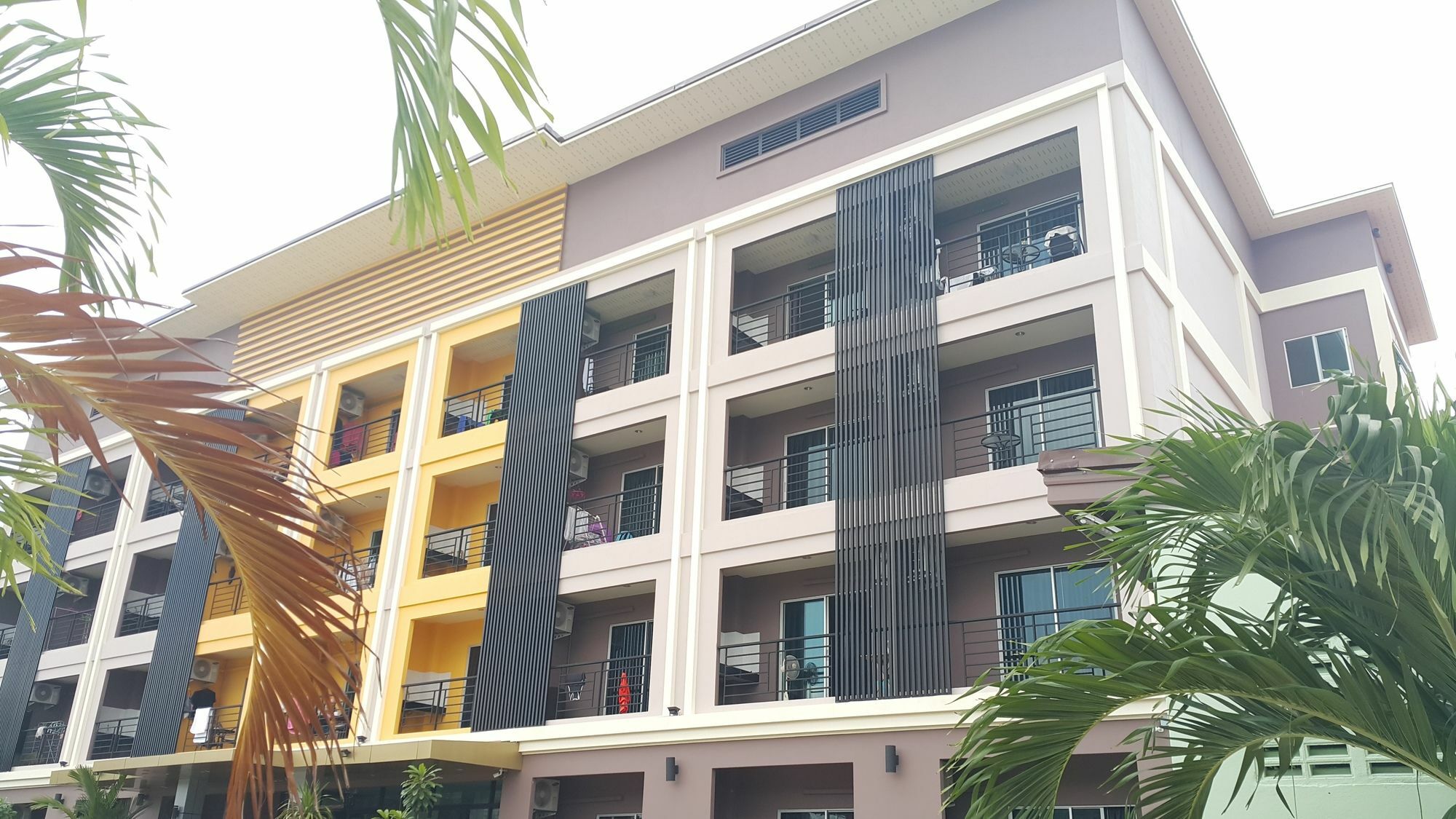 B Space Residence Nong Prue Luaran gambar