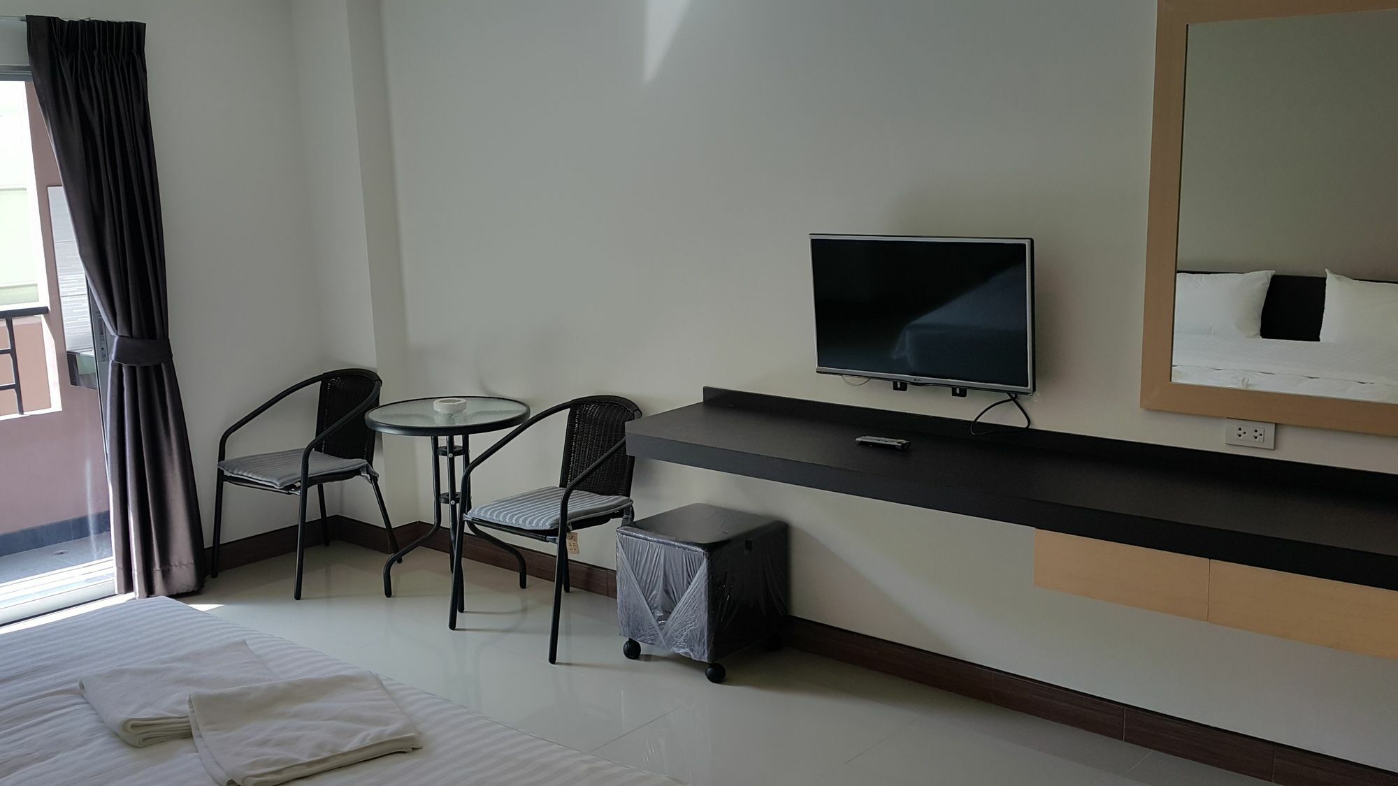 B Space Residence Nong Prue Luaran gambar