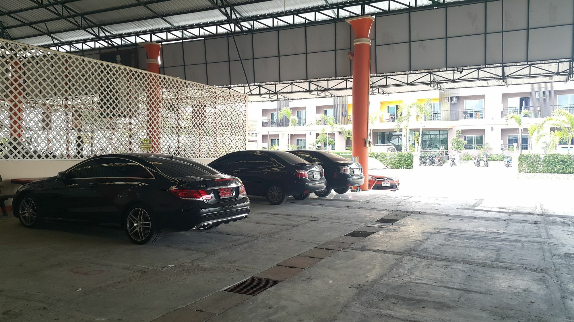 B Space Residence Nong Prue Luaran gambar