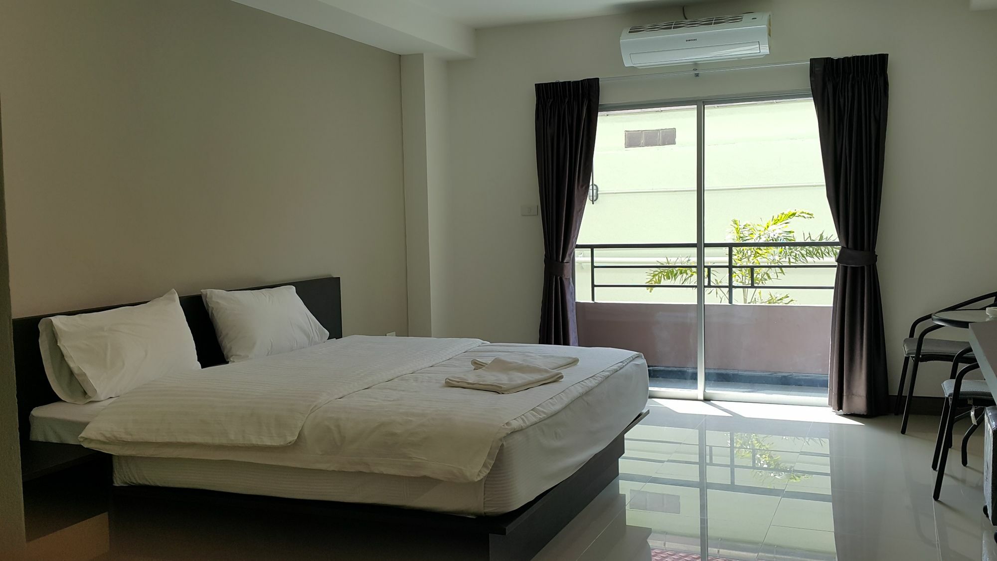 B Space Residence Nong Prue Luaran gambar