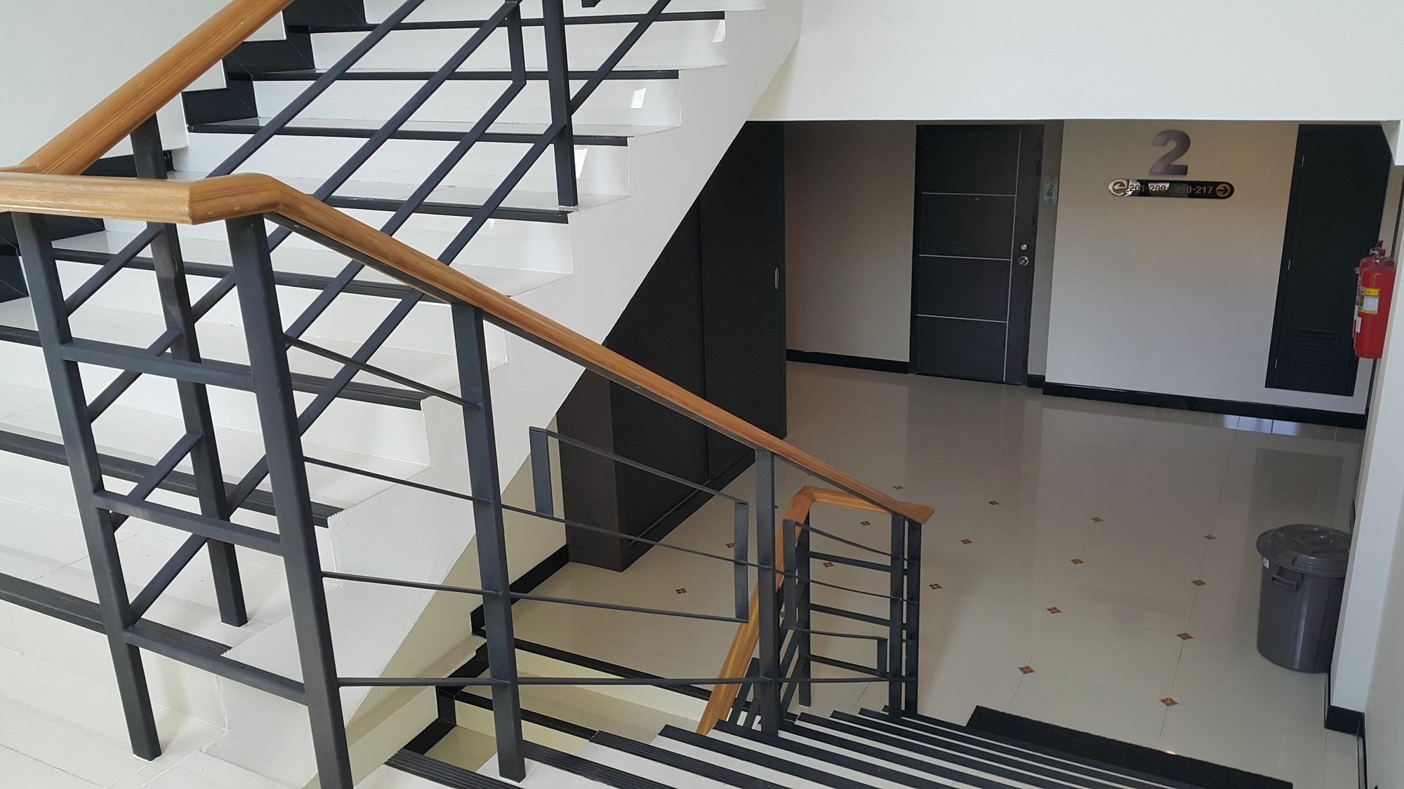 B Space Residence Nong Prue Luaran gambar