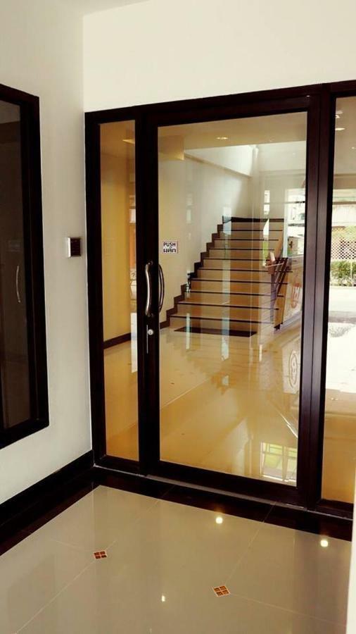 B Space Residence Nong Prue Luaran gambar