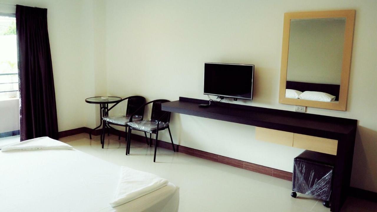 B Space Residence Nong Prue Luaran gambar