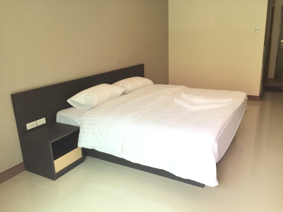 B Space Residence Nong Prue Luaran gambar